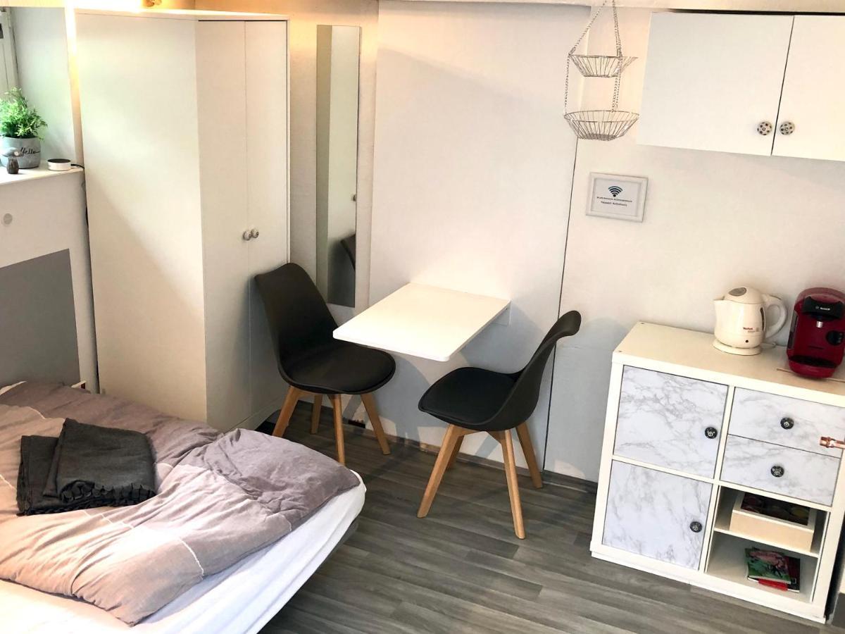 Denkte Modernes Zimmer Mit Kuechenzeile Und Bad מראה חיצוני תמונה