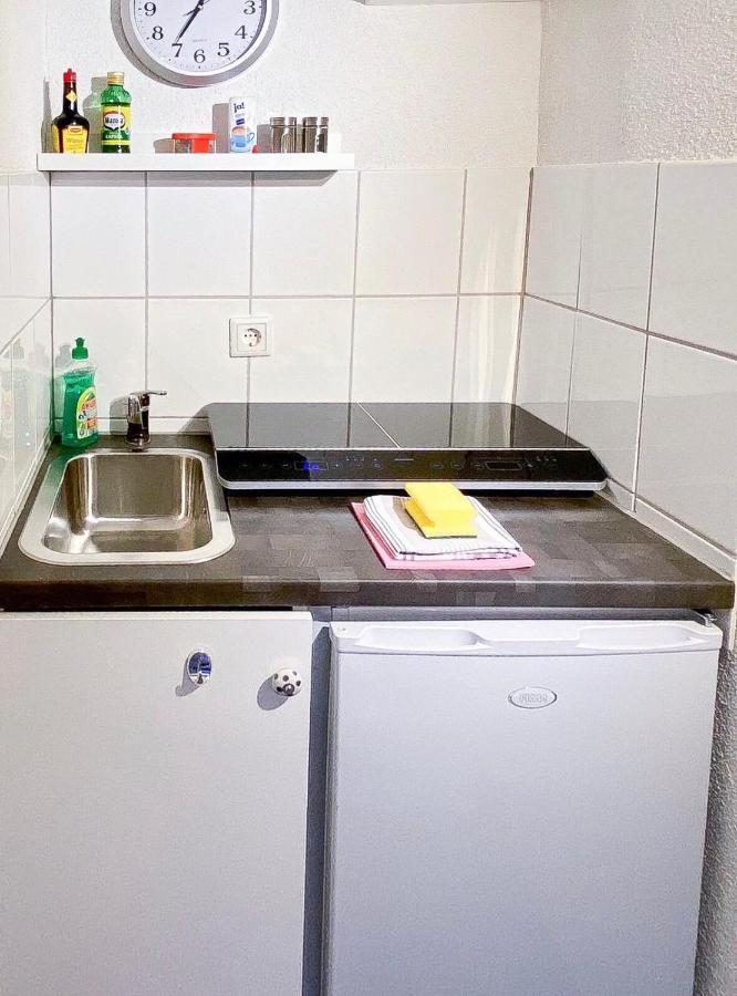 Denkte Modernes Zimmer Mit Kuechenzeile Und Bad מראה חיצוני תמונה