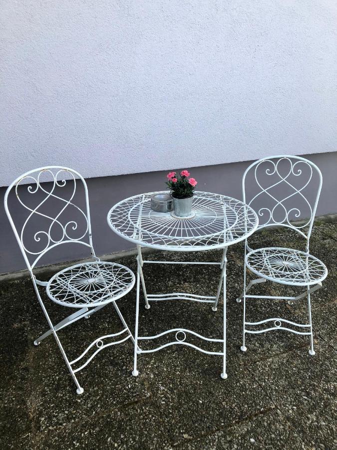 Denkte Modernes Zimmer Mit Kuechenzeile Und Bad מראה חיצוני תמונה